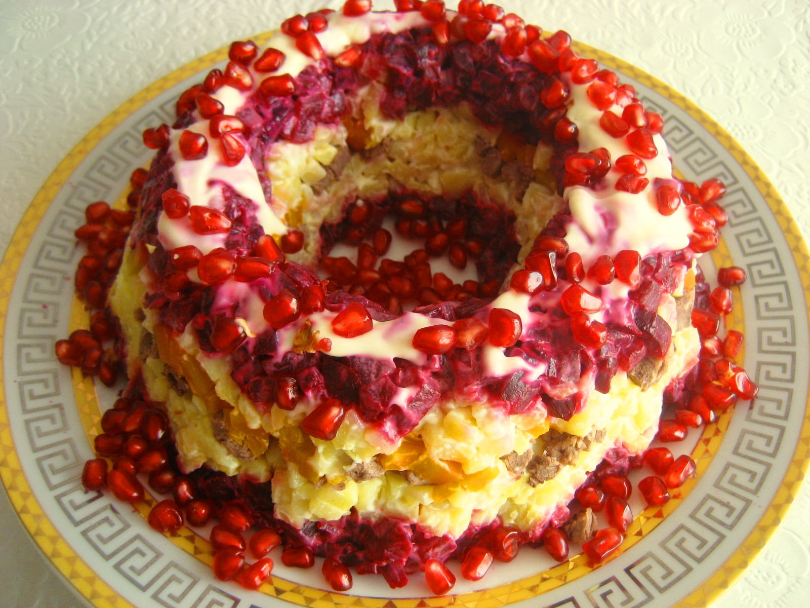 Кулинария салаты "Гранатовый браслет" с рыбой без картофеля