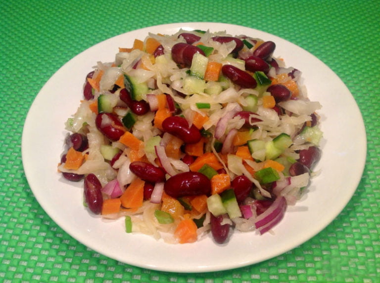 Какой салат можно приготовить с фасоли консервированной и