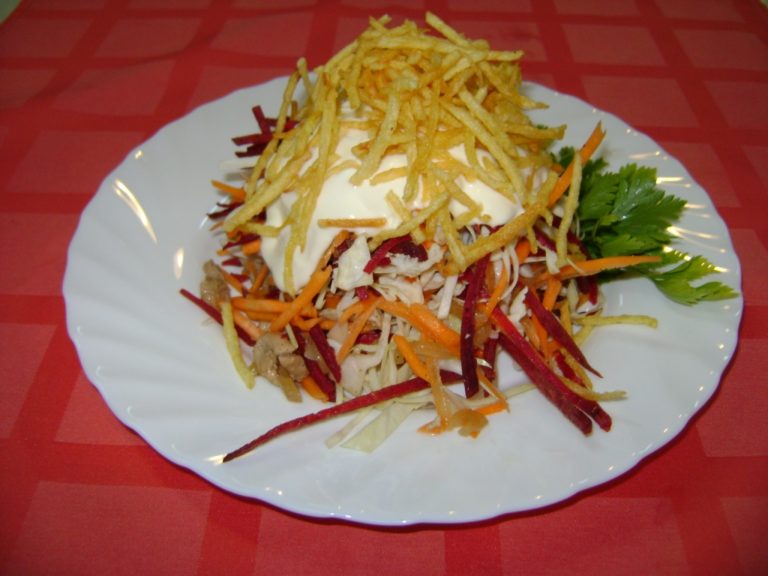 Салат с свеклой и мясом сытные импровизации